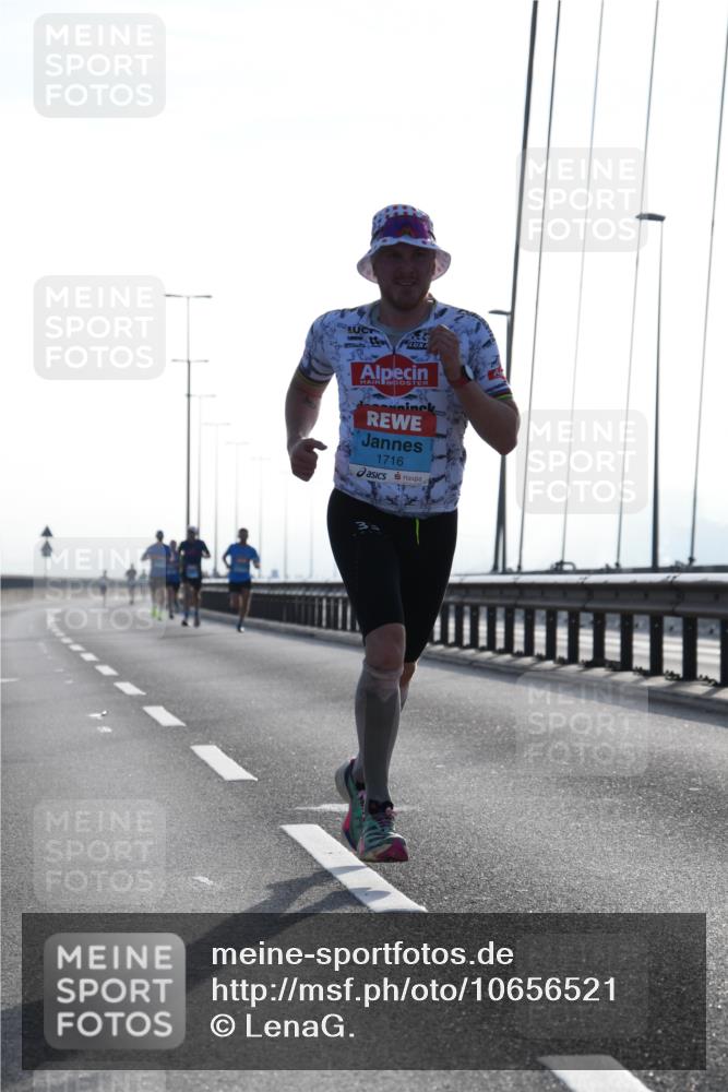 03.10.2026 - Köhlbrandbrückenlauf LenaG. http://msf.ph/oto/10656521 03.10.2026 09:18:14 Position 1 1716 meine-sportfotos.de