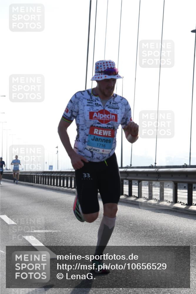 03.10.2026 - Köhlbrandbrückenlauf LenaG. http://msf.ph/oto/10656529 03.10.2026 09:18:15 Position 1 1716, 33 meine-sportfotos.de