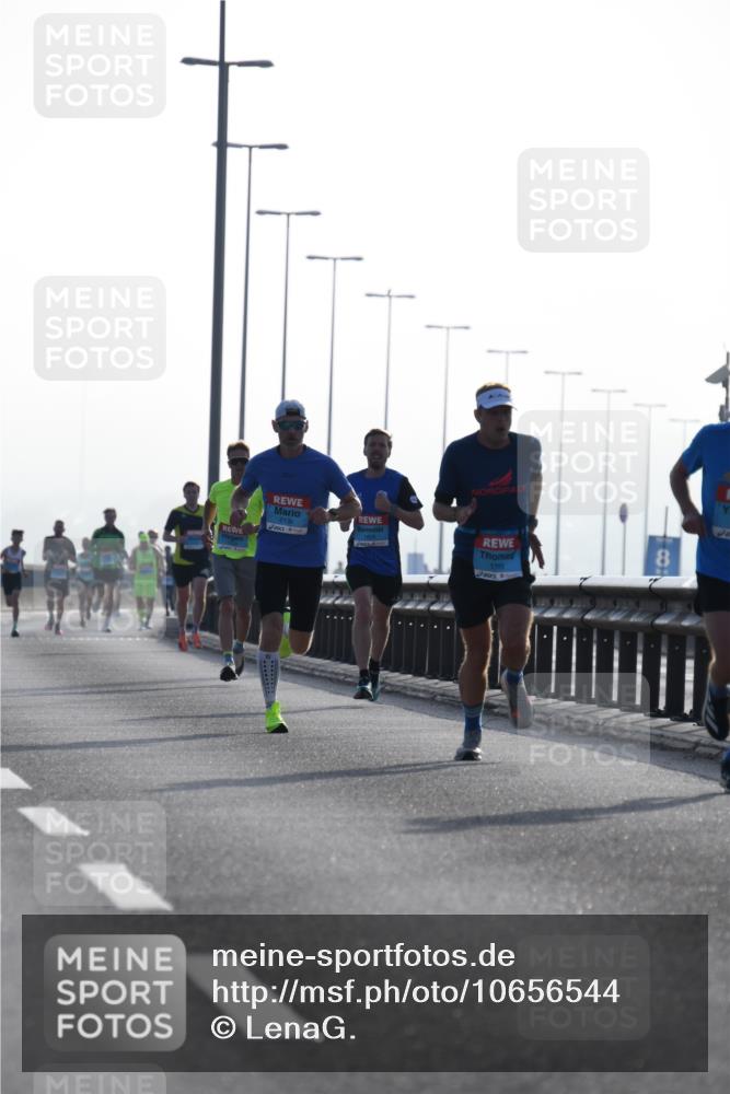 03.10.2026 - Köhlbrandbrückenlauf LenaG. http://msf.ph/oto/10656544 03.10.2026 09:18:21 Position 1 2134 meine-sportfotos.de
