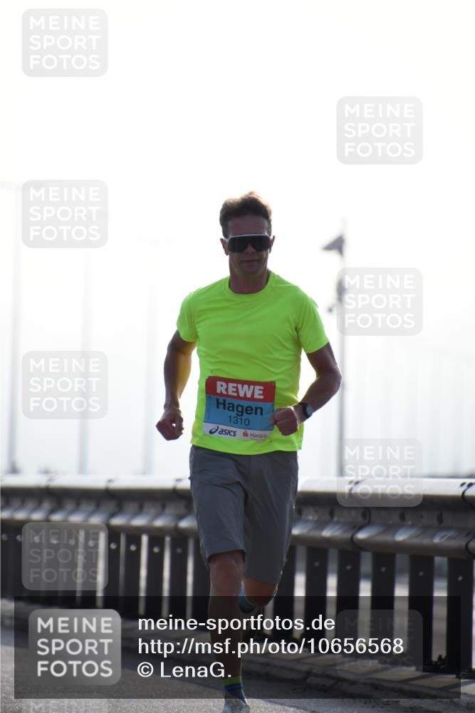 03.10.2026 - Köhlbrandbrückenlauf LenaG. http://msf.ph/oto/10656568 03.10.2026 09:18:30 Position 1 1310 meine-sportfotos.de