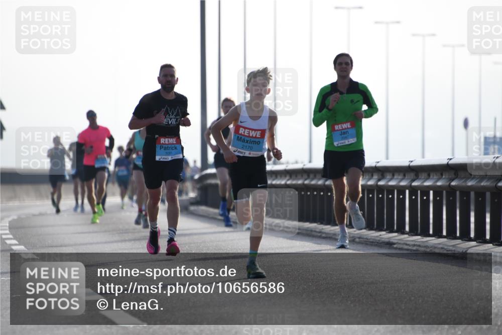 03.10.2026 - Köhlbrandbrückenlauf LenaG. http://msf.ph/oto/10656586 03.10.2026 09:18:43 Position 1 6, 66, 1091, 2170, 2047 meine-sportfotos.de