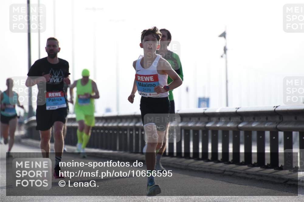 03.10.2026 - Köhlbrandbrückenlauf LenaG. http://msf.ph/oto/10656595 03.10.2026 09:18:45 Position 1 6, 66, 1091, 2170 meine-sportfotos.de