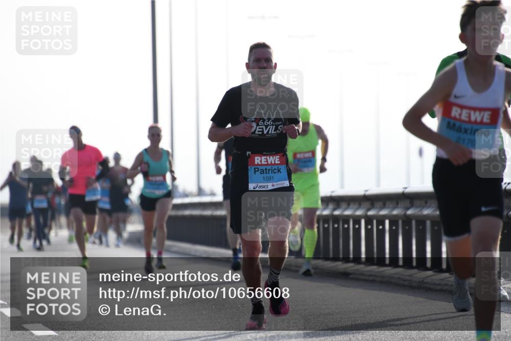 03.10.2026 - Köhlbrandbrückenlauf LenaG. http://msf.ph/oto/10656608 03.10.2026 09:18:47 Position 1 6, 66, 1091, 2170 meine-sportfotos.de