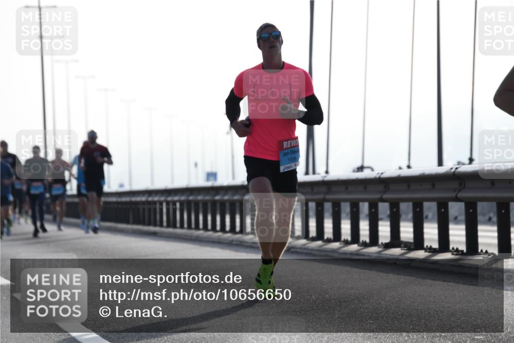 03.10.2026 - Köhlbrandbrückenlauf LenaG. http://msf.ph/oto/10656650 03.10.2026 09:19:00 Position 1 1939 meine-sportfotos.de