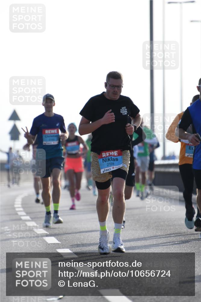 03.10.2026 - Köhlbrandbrückenlauf LenaG. http://msf.ph/oto/10656724 03.10.2026 09:19:24 Position 1 2140, 2158 meine-sportfotos.de