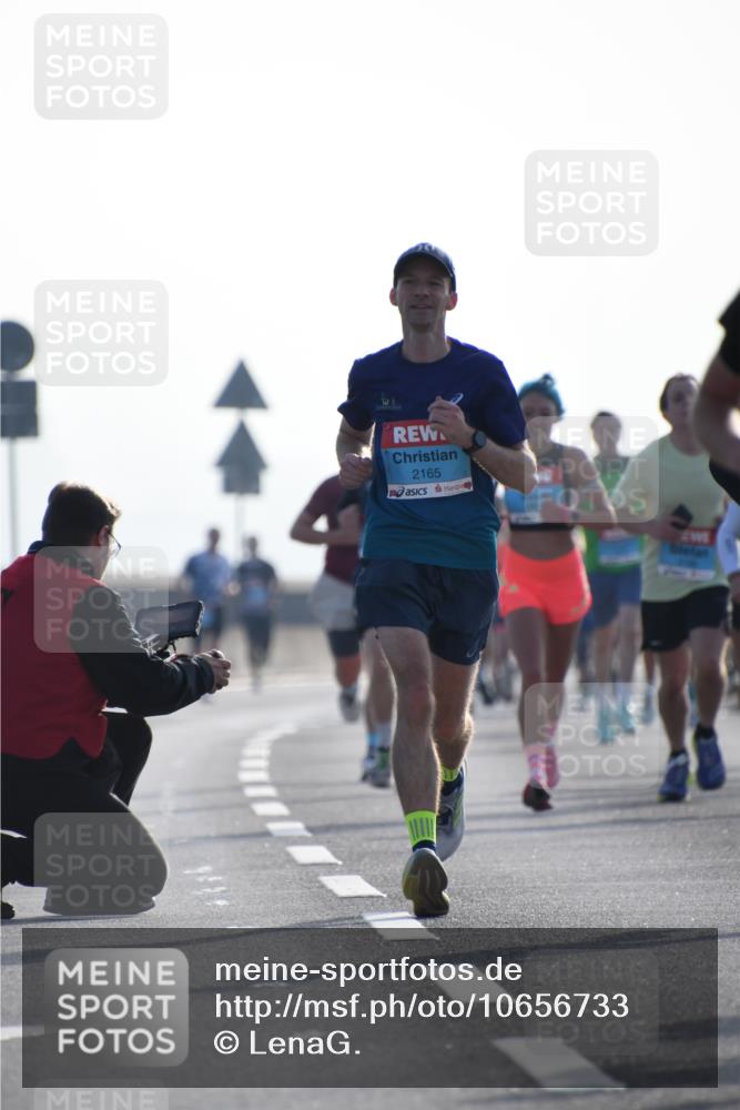 03.10.2026 - Köhlbrandbrückenlauf LenaG. http://msf.ph/oto/10656733 03.10.2026 09:19:25 Position 1 2165 meine-sportfotos.de