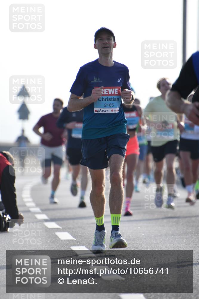 03.10.2026 - Köhlbrandbrückenlauf LenaG. http://msf.ph/oto/10656741 03.10.2026 09:19:28 Position 1 2165 meine-sportfotos.de