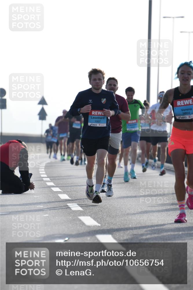 03.10.2026 - Köhlbrandbrückenlauf LenaG. http://msf.ph/oto/10656754 03.10.2026 09:19:35 Position 1 1007, 3804 meine-sportfotos.de
