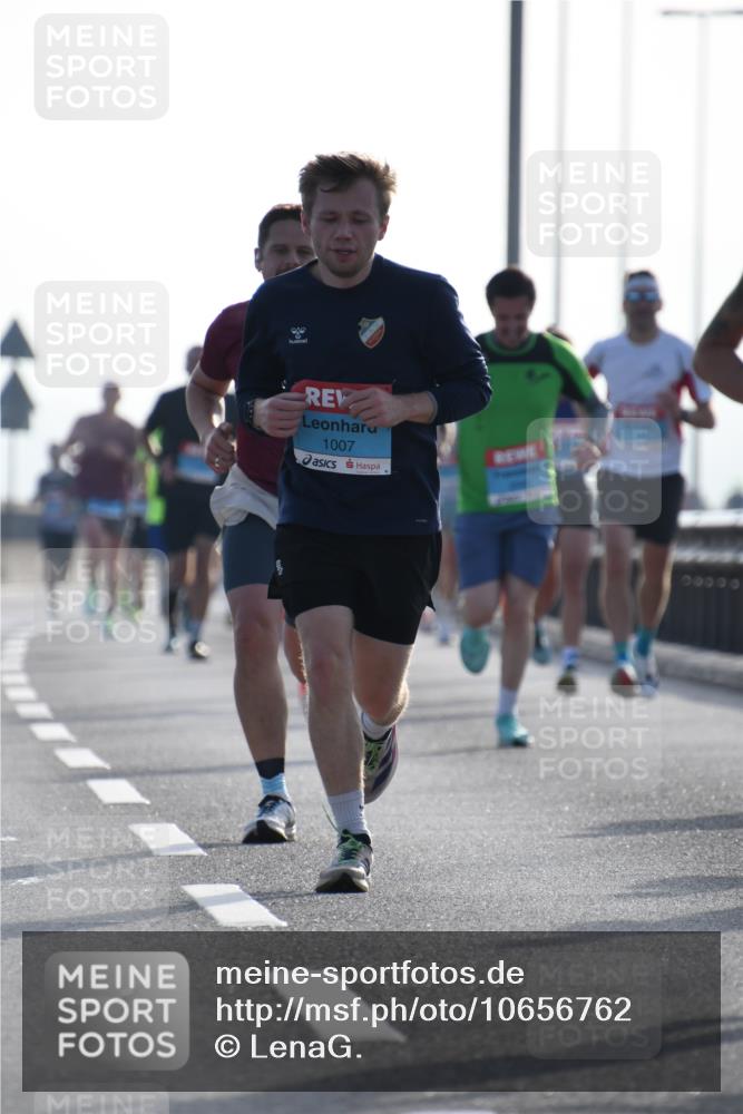 03.10.2026 - Köhlbrandbrückenlauf LenaG. http://msf.ph/oto/10656762 03.10.2026 09:19:36 Position 1 1007, 08320 meine-sportfotos.de