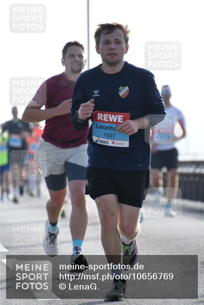 03.10.2026 - Köhlbrandbrückenlauf LenaG. http://msf.ph/oto/10656769 03.10.2026 09:19:39 Position 1 80, 1007 meine-sportfotos.de