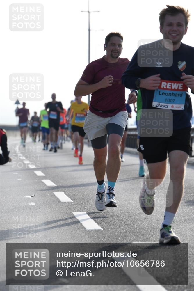 03.10.2026 - Köhlbrandbrückenlauf LenaG. http://msf.ph/oto/10656786 03.10.2026 09:19:41 Position 1 195, 96, 1007 meine-sportfotos.de