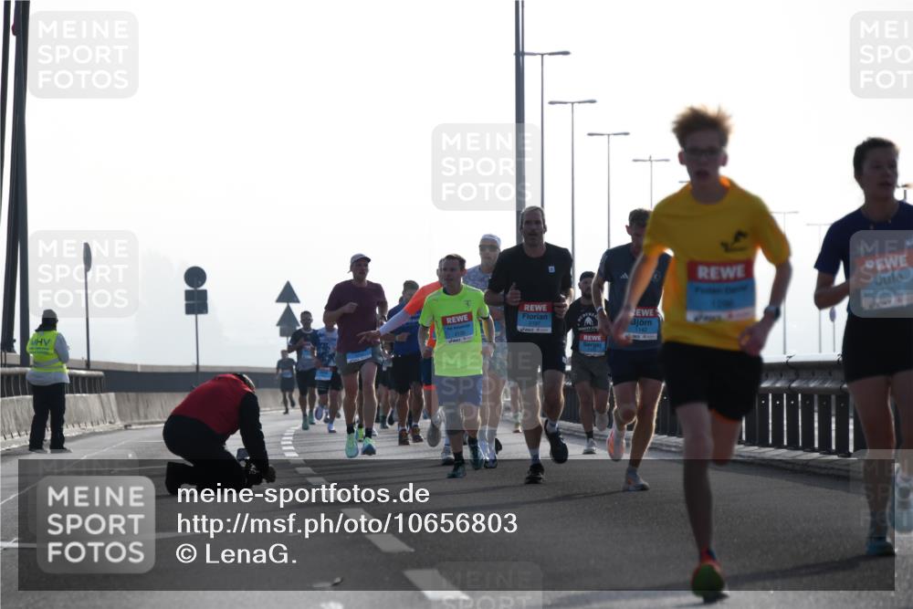 03.10.2026 - Köhlbrandbrückenlauf LenaG. http://msf.ph/oto/10656803 03.10.2026 09:19:47 Position 1 2197, 1357, 6 meine-sportfotos.de