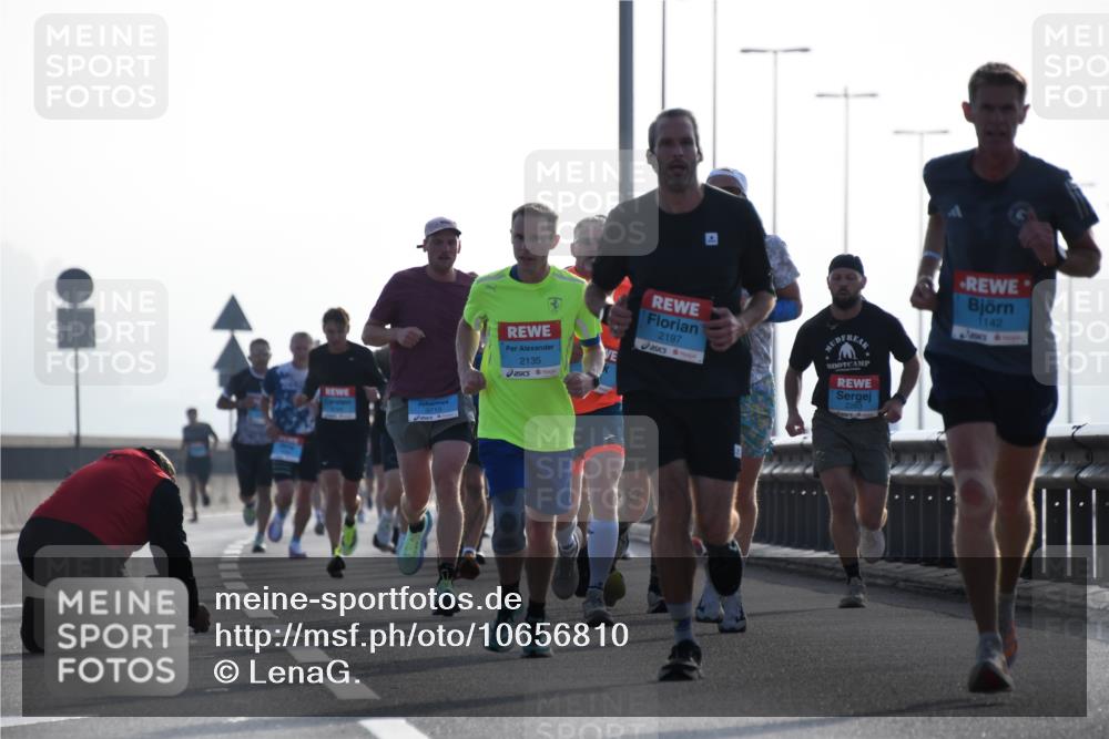 03.10.2026 - Köhlbrandbrückenlauf LenaG. http://msf.ph/oto/10656810 03.10.2026 09:19:49 Position 1 3710, 2135, 2197, 27, 2283, 1142 meine-sportfotos.de