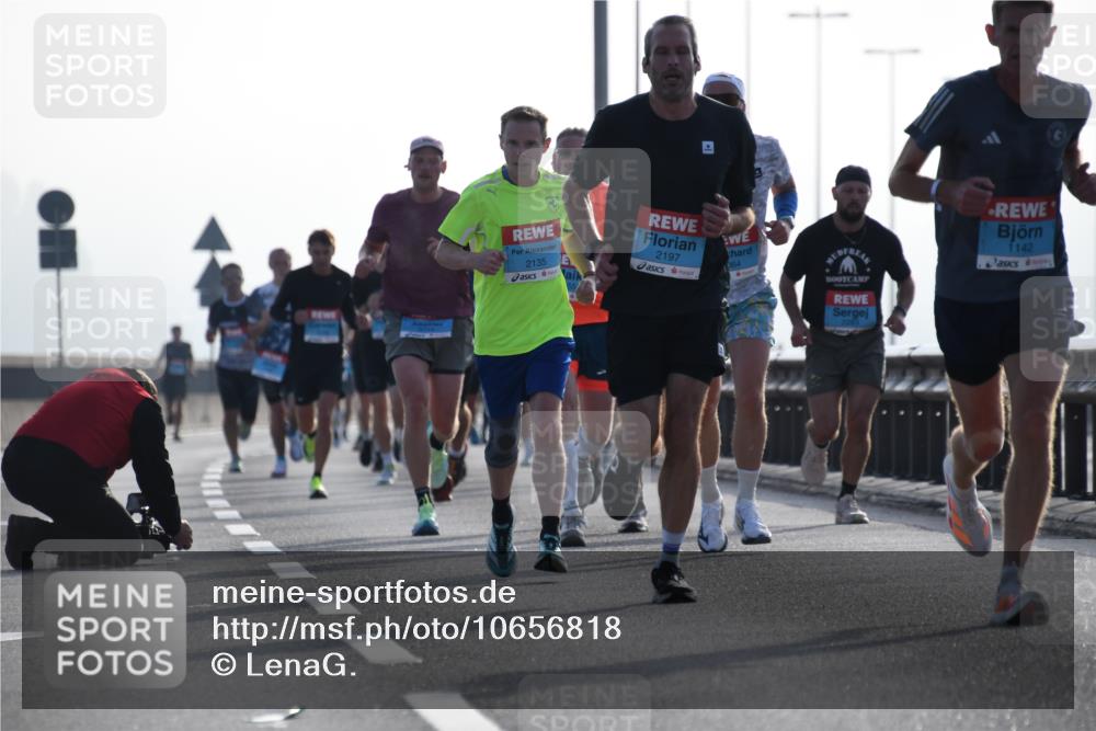 03.10.2026 - Köhlbrandbrückenlauf LenaG. http://msf.ph/oto/10656818 03.10.2026 09:19:49 Position 1 2135, 2197, 1964, 1142 meine-sportfotos.de