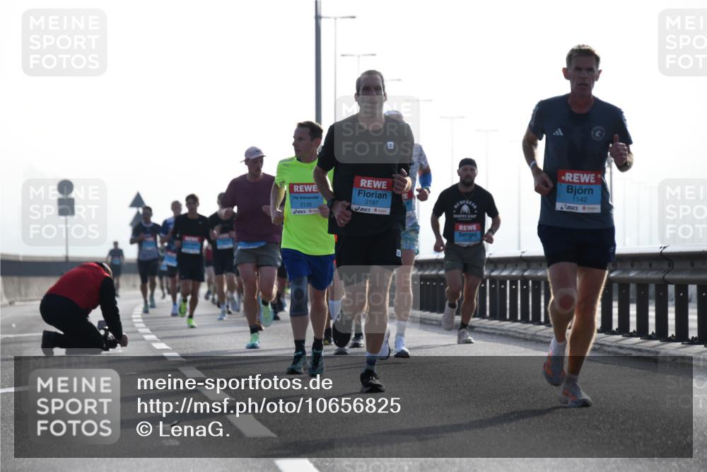 03.10.2026 - Köhlbrandbrückenlauf LenaG. http://msf.ph/oto/10656825 03.10.2026 09:19:51 Position 1 2135, 2197, 1142 meine-sportfotos.de