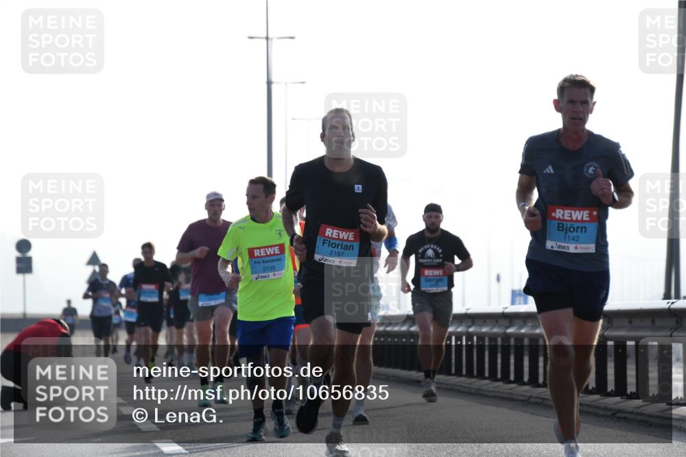 03.10.2026 - Köhlbrandbrückenlauf LenaG. http://msf.ph/oto/10656835 03.10.2026 09:19:51 Position 1 41, 2135, 2197, 1142 meine-sportfotos.de