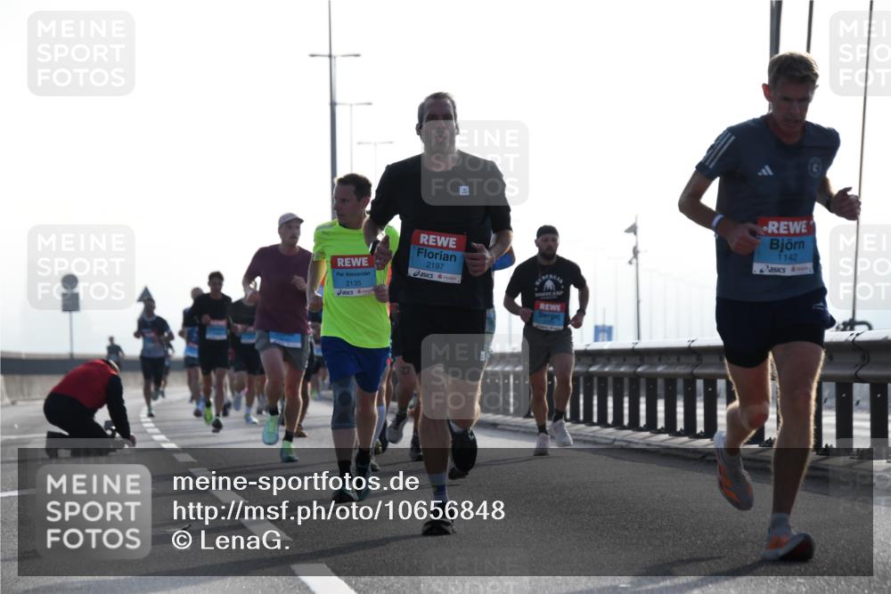 03.10.2026 - Köhlbrandbrückenlauf LenaG. http://msf.ph/oto/10656848 03.10.2026 09:19:52 Position 1 2135, 2197, 1142 meine-sportfotos.de