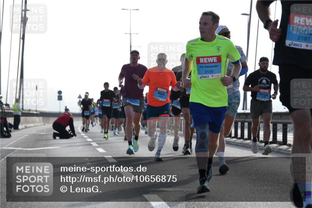 03.10.2026 - Köhlbrandbrückenlauf LenaG. http://msf.ph/oto/10656875 03.10.2026 09:19:56 Position 1 2355, 27, 2135, 2197 meine-sportfotos.de
