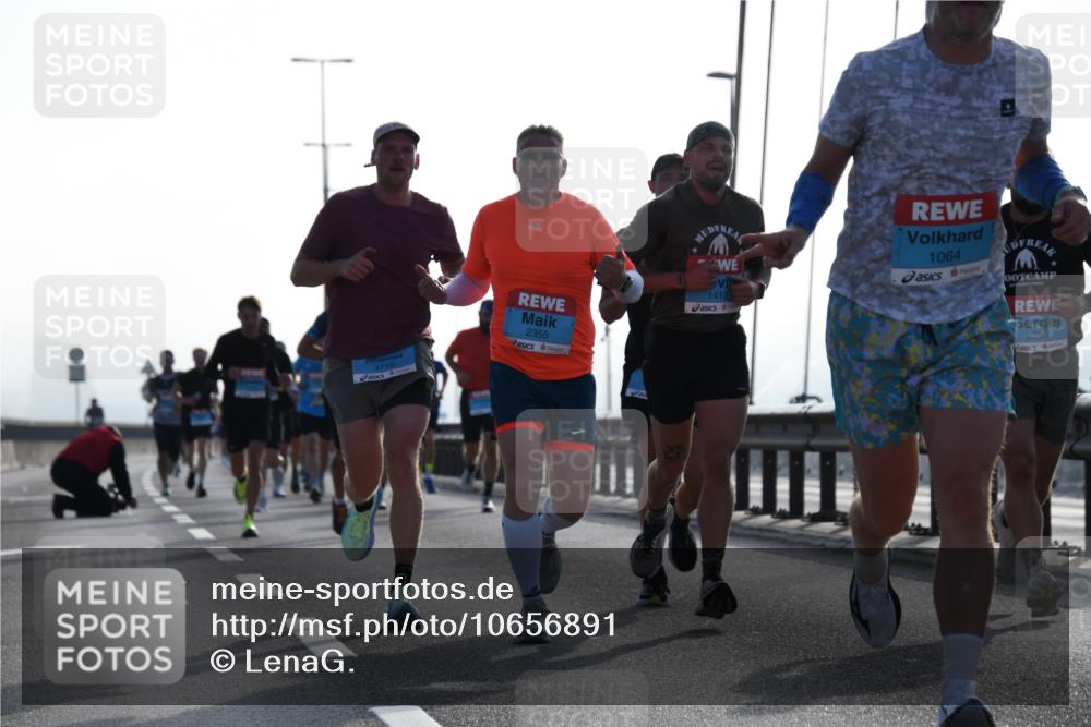 03.10.2026 - Köhlbrandbrückenlauf LenaG. http://msf.ph/oto/10656891 03.10.2026 09:19:58 Position 1 3710, 2355, 1413, 1064, 2283 meine-sportfotos.de
