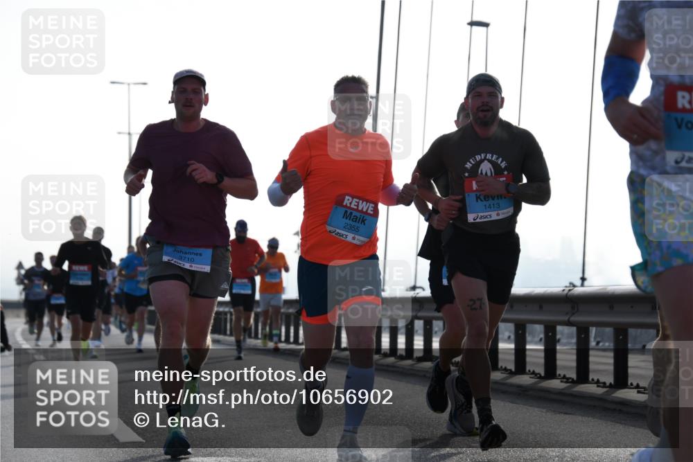 03.10.2026 - Köhlbrandbrückenlauf LenaG. http://msf.ph/oto/10656902 03.10.2026 09:19:59 Position 1 3710, 2355, 1413, 27 meine-sportfotos.de