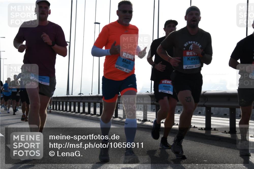 03.10.2026 - Köhlbrandbrückenlauf LenaG. http://msf.ph/oto/10656911 03.10.2026 09:20:00 Position 1 710, 2355, 3708, 1413, 27 meine-sportfotos.de