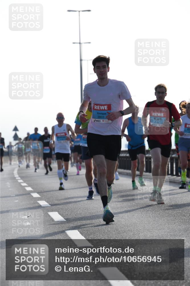 03.10.2026 - Köhlbrandbrückenlauf LenaG. http://msf.ph/oto/10656945 03.10.2026 09:20:12 Position 1 3803, 1241 meine-sportfotos.de