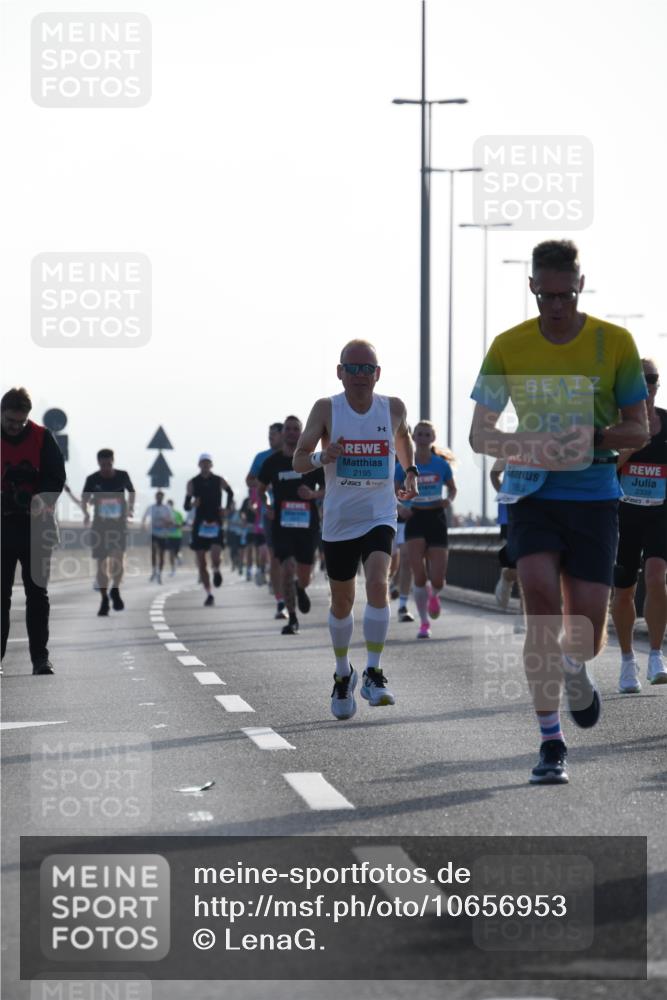 03.10.2026 - Köhlbrandbrückenlauf LenaG. http://msf.ph/oto/10656953 03.10.2026 09:20:14 Position 1 2195, 18, 3, 2339 meine-sportfotos.de