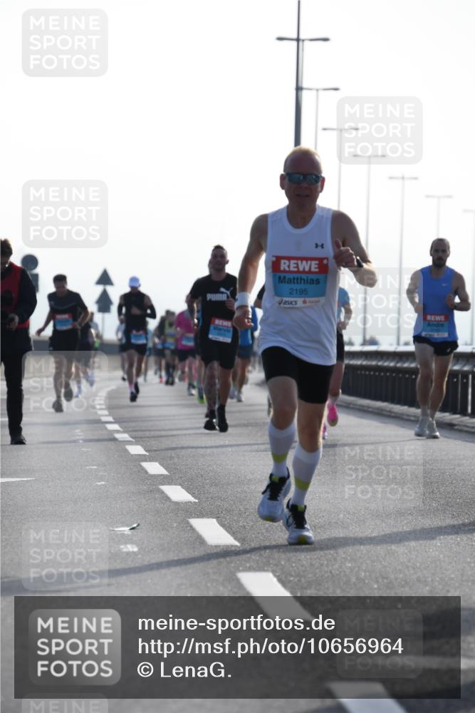 03.10.2026 - Köhlbrandbrückenlauf LenaG. http://msf.ph/oto/10656964 03.10.2026 09:20:17 Position 1 2195 meine-sportfotos.de