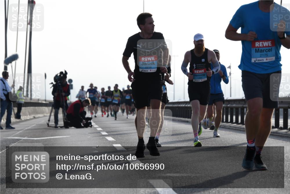 03.10.2026 - Köhlbrandbrückenlauf LenaG. http://msf.ph/oto/10656990 03.10.2026 09:20:32 Position 1 2219, 1392, 2175 meine-sportfotos.de