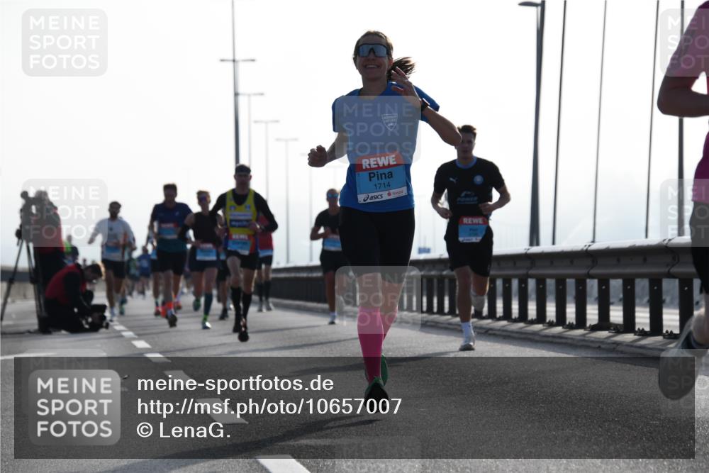 03.10.2026 - Köhlbrandbrückenlauf LenaG. http://msf.ph/oto/10657007 03.10.2026 09:20:41 Position 1 1714 meine-sportfotos.de