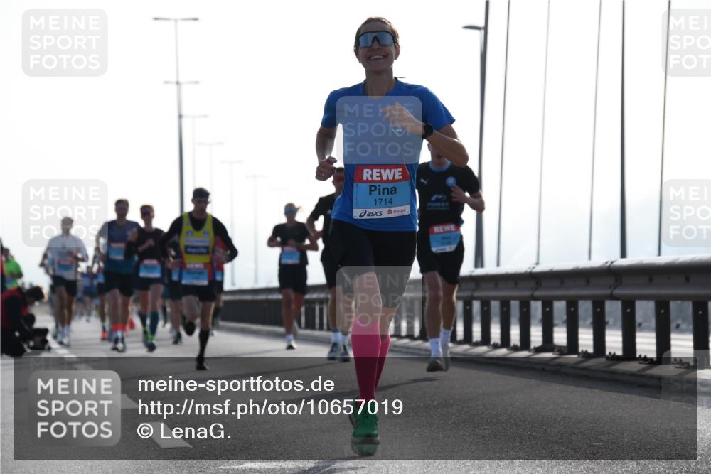 03.10.2026 - Köhlbrandbrückenlauf LenaG. http://msf.ph/oto/10657019 03.10.2026 09:20:41 Position 1 1714 meine-sportfotos.de