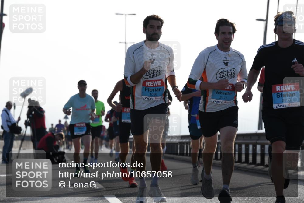03.10.2026 - Köhlbrandbrückenlauf LenaG. http://msf.ph/oto/10657058 03.10.2026 09:20:52 Position 1 1066, 2177, 2133 meine-sportfotos.de