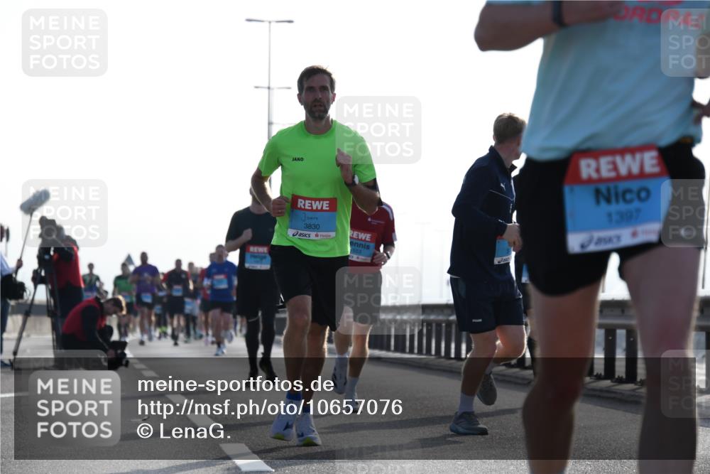 03.10.2026 - Köhlbrandbrückenlauf LenaG. http://msf.ph/oto/10657076 03.10.2026 09:20:58 Position 1 3830, 553, 1397 meine-sportfotos.de