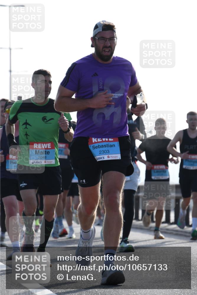 03.10.2026 - Köhlbrandbrückenlauf LenaG. http://msf.ph/oto/10657133 03.10.2026 09:21:16 Position 1 22, 1029, 10, 2048, 2303 meine-sportfotos.de