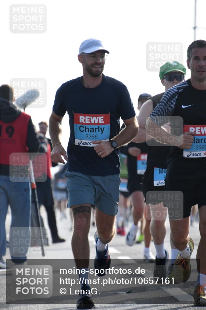 03.10.2026 - Köhlbrandbrückenlauf LenaG. http://msf.ph/oto/10657161 03.10.2026 09:21:23 Position 1 19, 2266, 2320 meine-sportfotos.de