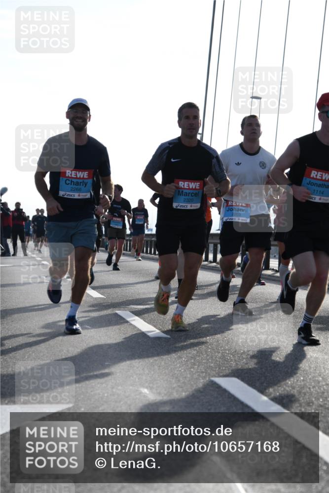 03.10.2026 - Köhlbrandbrückenlauf LenaG. http://msf.ph/oto/10657168 03.10.2026 09:21:26 Position 1 2266, 2320, 2203, 1114 meine-sportfotos.de