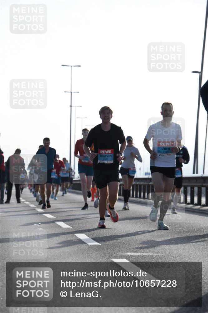 03.10.2026 - Köhlbrandbrückenlauf LenaG. http://msf.ph/oto/10657228 03.10.2026 09:21:39 Position 1 2044, 2190 meine-sportfotos.de