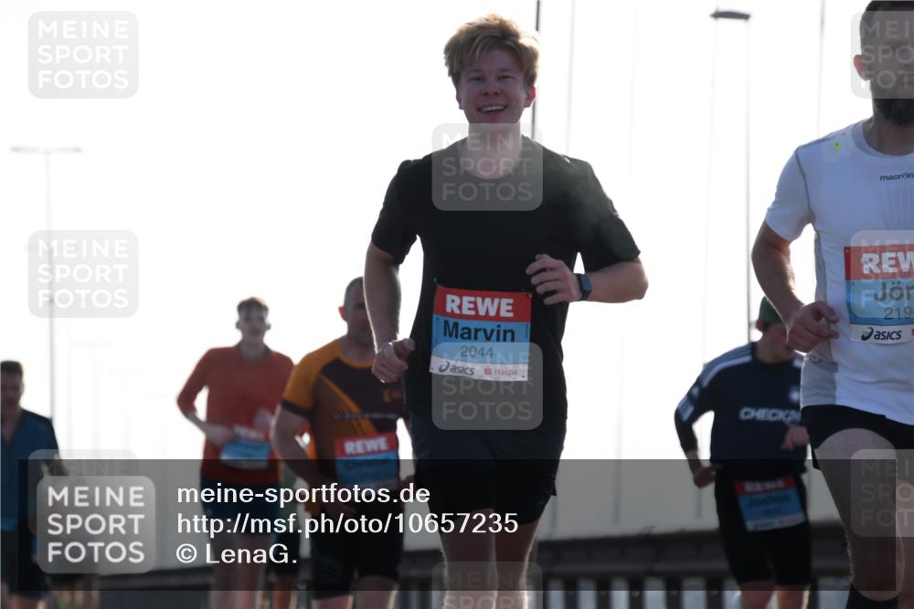 03.10.2026 - Köhlbrandbrückenlauf LenaG. http://msf.ph/oto/10657235 03.10.2026 09:21:42 Position 1 2044, 2190 meine-sportfotos.de