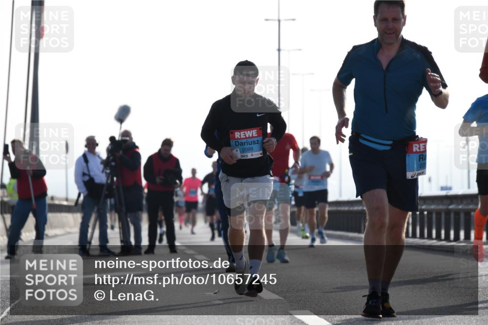 03.10.2026 - Köhlbrandbrückenlauf LenaG. http://msf.ph/oto/10657245 03.10.2026 09:21:45 Position 1 2099, 22 meine-sportfotos.de