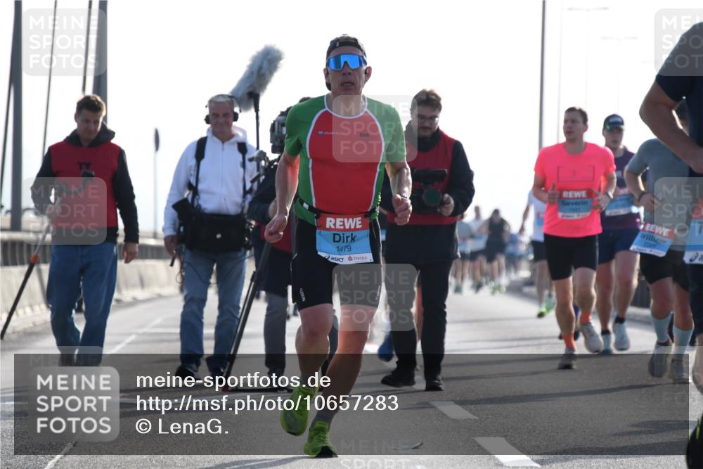 03.10.2026 - Köhlbrandbrückenlauf LenaG. http://msf.ph/oto/10657283 03.10.2026 09:21:59 Position 1 1479 meine-sportfotos.de