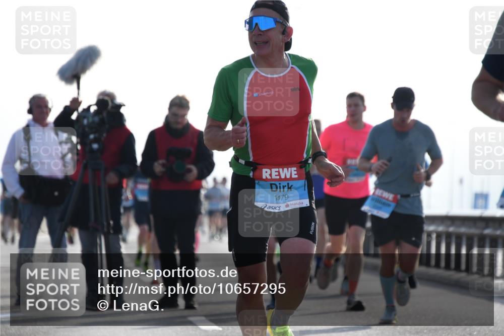03.10.2026 - Köhlbrandbrückenlauf LenaG. http://msf.ph/oto/10657295 03.10.2026 09:22:01 Position 1 1479 meine-sportfotos.de