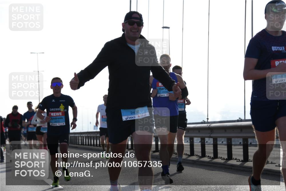 03.10.2026 - Köhlbrandbrückenlauf LenaG. http://msf.ph/oto/10657335 03.10.2026 09:22:11 Position 1 2672, 2436, 2258, 213 meine-sportfotos.de