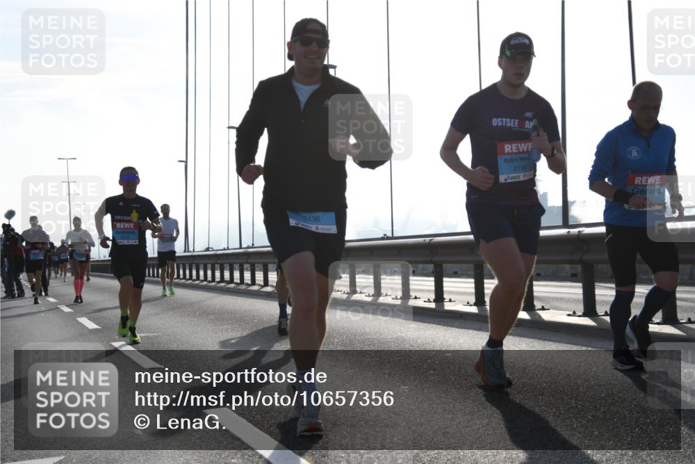 03.10.2026 - Köhlbrandbrückenlauf LenaG. http://msf.ph/oto/10657356 03.10.2026 09:22:12 Position 1 2436, 2139 meine-sportfotos.de