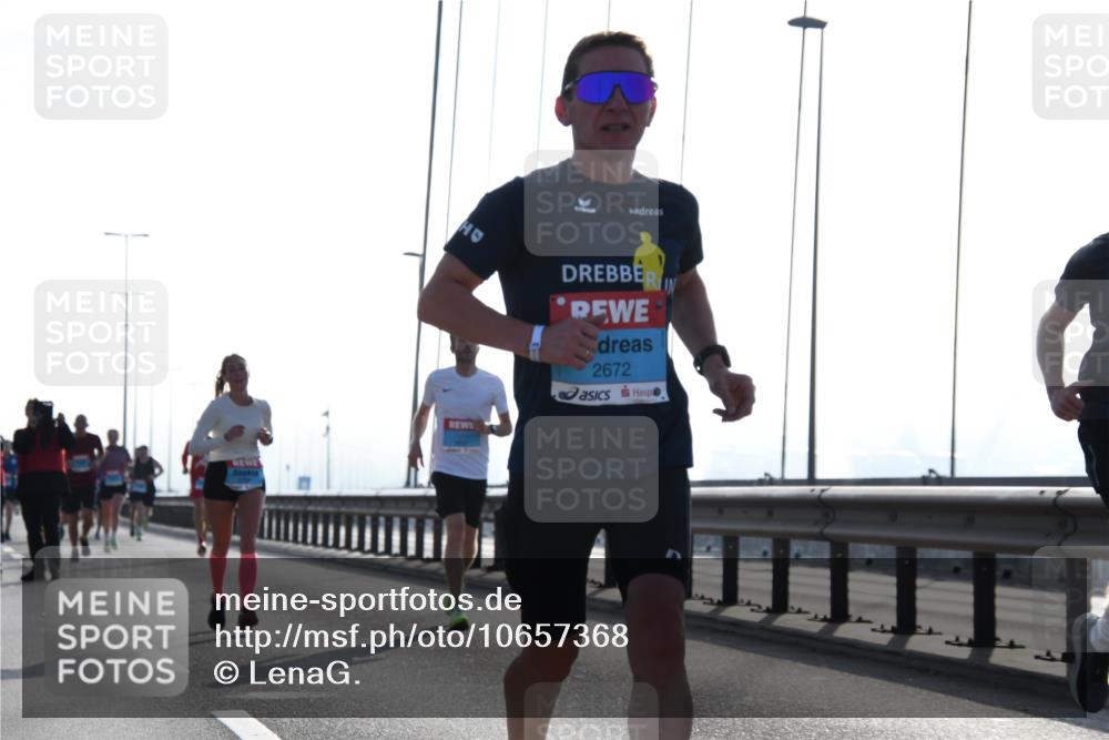 03.10.2026 - Köhlbrandbrückenlauf LenaG. http://msf.ph/oto/10657368 03.10.2026 09:22:14 Position 1 2672 meine-sportfotos.de