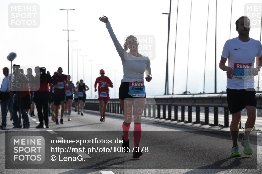 03.10.2026 - Köhlbrandbrückenlauf LenaG. http://msf.ph/oto/10657378 03.10.2026 09:22:15 Position 1 2239, 3837 meine-sportfotos.de