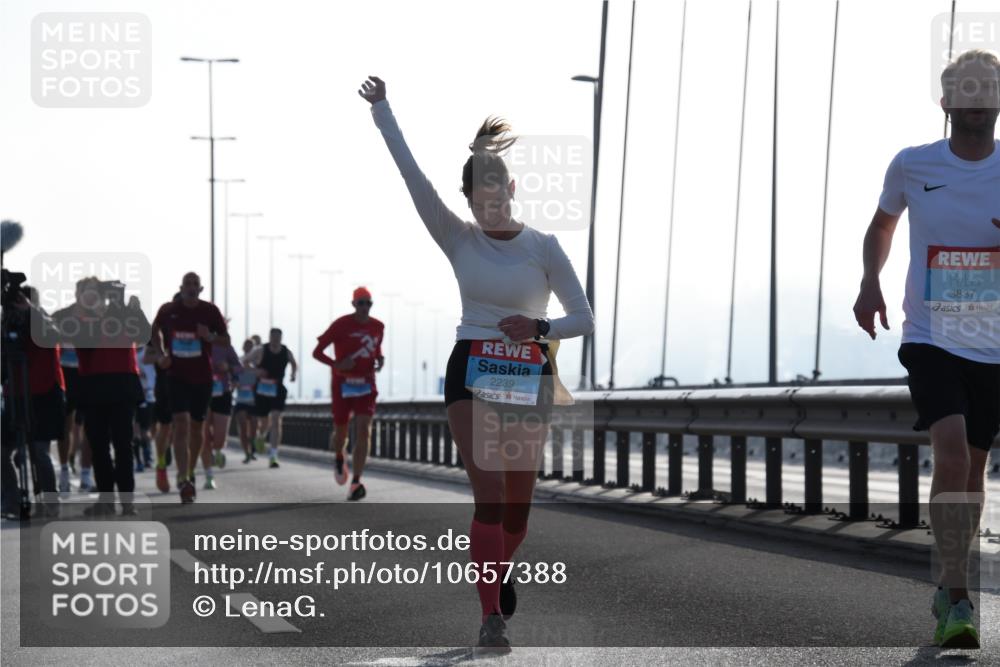 03.10.2026 - Köhlbrandbrückenlauf LenaG. http://msf.ph/oto/10657388 03.10.2026 09:22:16 Position 1 2239, 3837 meine-sportfotos.de