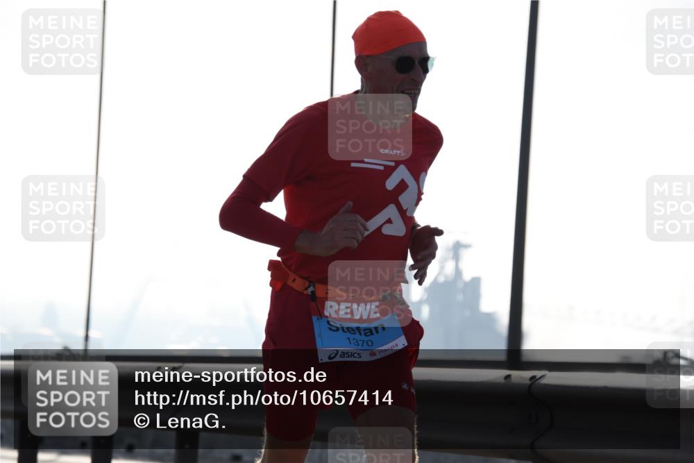 03.10.2026 - Köhlbrandbrückenlauf LenaG. http://msf.ph/oto/10657414 03.10.2026 09:22:24 Position 1 1370 meine-sportfotos.de