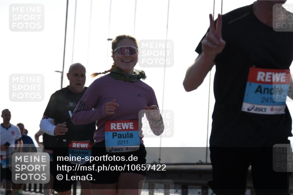 03.10.2026 - Köhlbrandbrückenlauf LenaG. http://msf.ph/oto/10657422 03.10.2026 09:22:26 Position 1 2189, 2211, 2410 meine-sportfotos.de