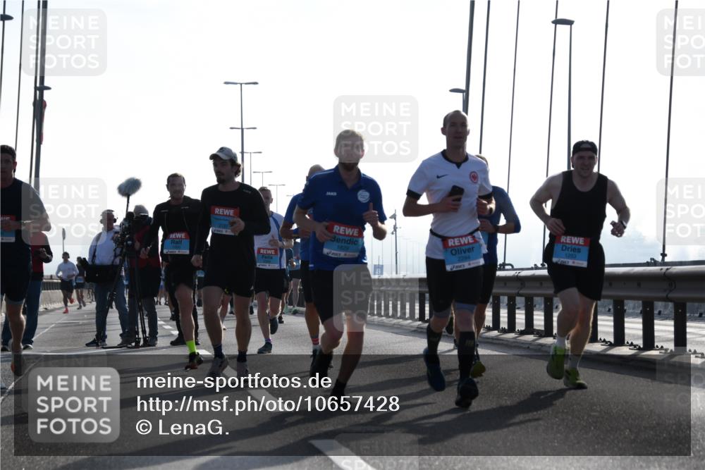03.10.2026 - Köhlbrandbrückenlauf LenaG. http://msf.ph/oto/10657428 03.10.2026 09:22:28 Position 1 2137, 1829, 2294, 1253 meine-sportfotos.de