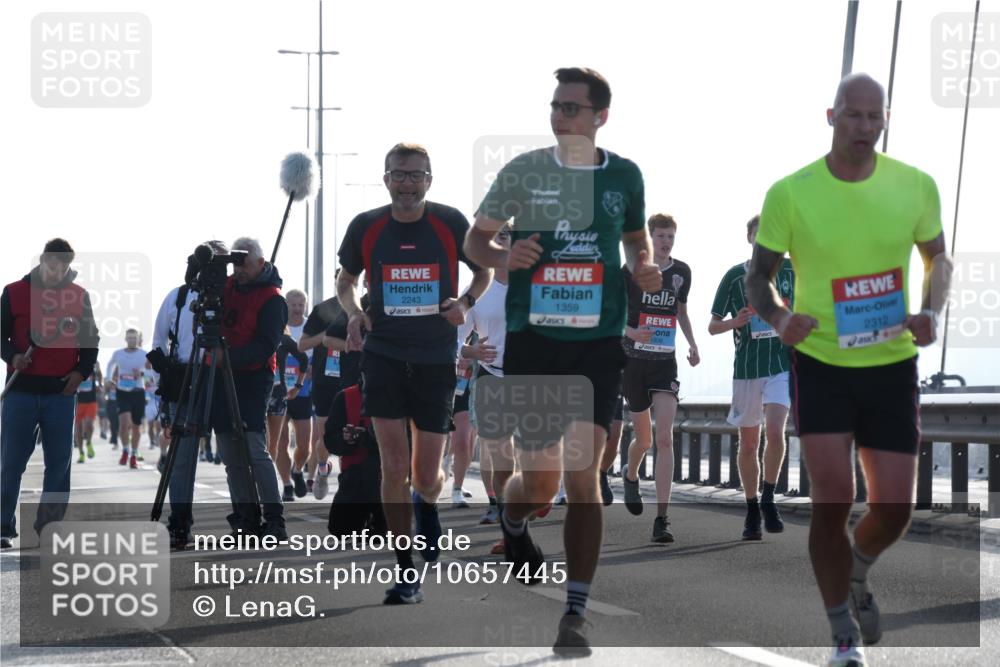 03.10.2026 - Köhlbrandbrückenlauf LenaG. http://msf.ph/oto/10657445 03.10.2026 09:22:42 Position 1 2243, 1359, 2312 meine-sportfotos.de